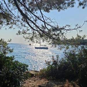 PULA, PJEŠČANA UVALA - vrhunsko namješten stan s terasom samo 150 metara od mora, parking