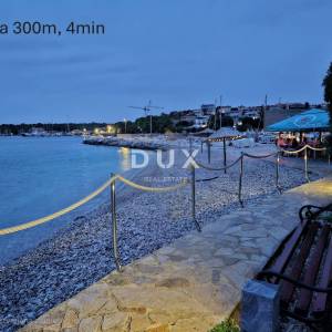 PULA, PJEŠČANA UVALA - vrhunsko namješten stan s terasom samo 150 metara od mora, parking