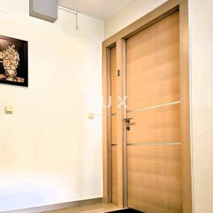 PULA, PJEŠČANA UVALA - vrhunsko namješten stan s terasom samo 150 metara od mora, parking