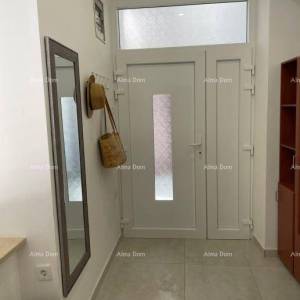 Pula – Renovirani stan na Verudi, idealna lokacija uz more i centar