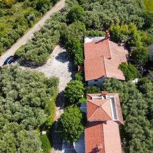 Pula Savršen mir i potencijal: nekretnina s 12 spavaćih soba, bazenom i prekrasnim pogledom na more u Pomeru