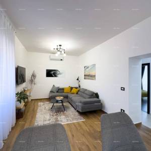 Pula, strogi centar, Istarska ulica, 500 metara do Arene. Moderan i kompletno uređen i namješteni gradski stan.