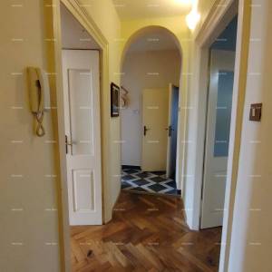 Pula Trosoban stan u samom centru. Pješačka zona.