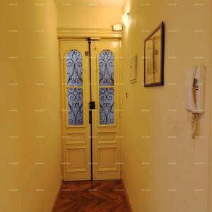 Pula Trosoban stan u samom centru. Pješačka zona.