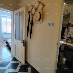 Pula Trosoban stan u samom centru. Pješačka zona.