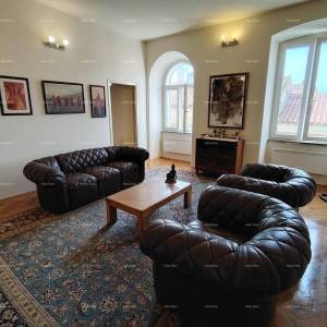 Pula Trosoban stan u samom centru. Pješačka zona.