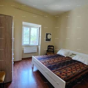 Pula Trosoban stan u samom centru. Pješačka zona.