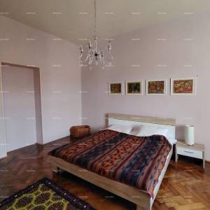 Pula Trosoban stan u samom centru. Pješačka zona.