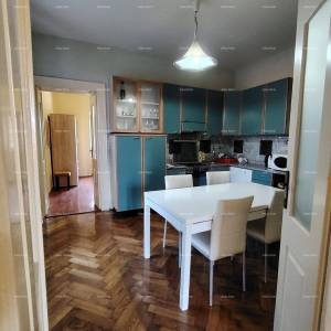 Pula Trosoban stan u samom centru. Pješačka zona.