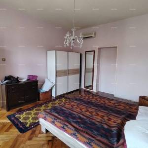 Pula Trosoban stan u samom centru. Pješačka zona.