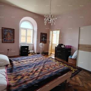 Pula Trosoban stan u samom centru. Pješačka zona.