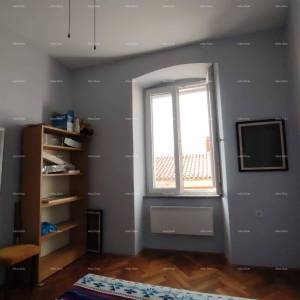 Pula Trosoban stan u samom centru. Pješačka zona.