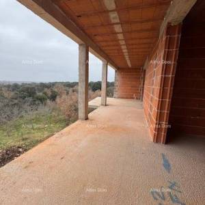 Pula. Veli Vrh, veliki stan sa 3 spavaće sobe. 3 km do centra Fažane.