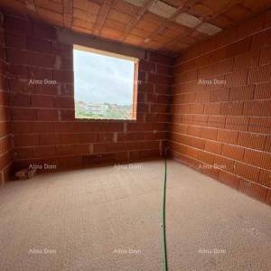 Pula. Veli Vrh, veliki stan sa 3 spavaće sobe. 3 km do centra Fažane.