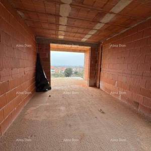 Pula. Veli Vrh, veliki stan sa 3 spavaće sobe. 3 km do centra Fažane.