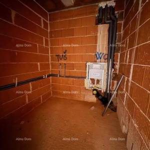 Pula. Veli Vrh, veliki stan sa 3 spavaće sobe. 3 km do centra Fažane.