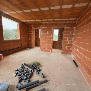 Pula. Veli Vrh, veliki stan sa 3 spavaće sobe. 3 km do centra Fažane.