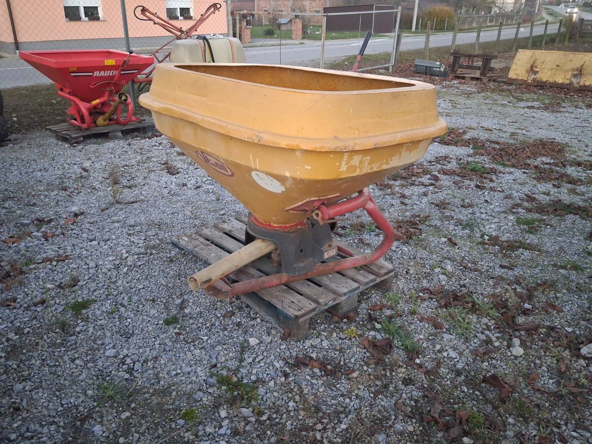 Rasipač Vicon 600 kg