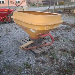 Rasipač Vicon 600 kg