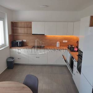 RAŽANAC- ATRAKTIVNA KUĆA 142m2, POGLED NA MORE VELEBIT