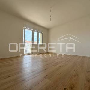 Renovirani trosobni stan s lođom i balkonom u Visokoj