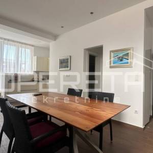 Rezidencija na top lokaciji u Splitu, okućnica, bazen, pogled na more