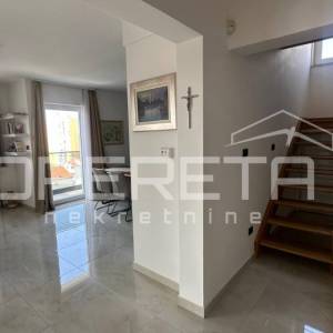 Rezidencija na top lokaciji u Splitu, okućnica, bazen, pogled na more