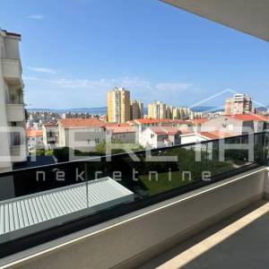 Rezidencija na top lokaciji u Splitu, okućnica, bazen, pogled na more