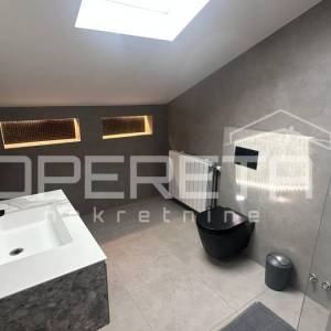 Rezidencija na top lokaciji u Splitu, okućnica, bazen, pogled na more