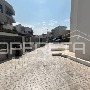 Rezidencija na top lokaciji u Splitu, okućnica, bazen, pogled na more