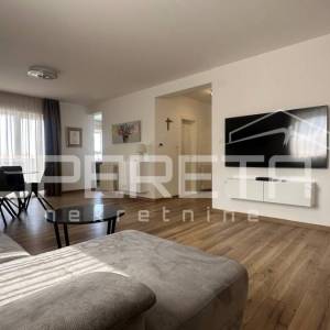 Rezidencija na top lokaciji u Splitu, okućnica, bazen, pogled na more