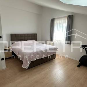 Rezidencija na top lokaciji u Splitu, okućnica, bazen, pogled na more