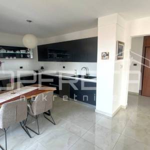 Rezidencija na top lokaciji u Splitu, okućnica, bazen, pogled na more