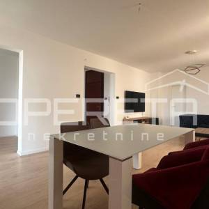 Rezidencija na top lokaciji u Splitu, okućnica, bazen, pogled na more