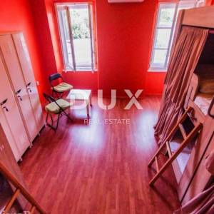 RIJEKA, CENTAR - Hostel sa razrađenim poslom, BIZNIS PRILIKA za investiciju!