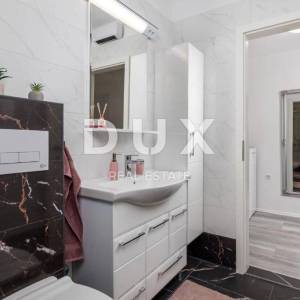 RIJEKA, CENTAR - moderan stan 3SKL/2S+DB s dvije kupaonice i dvije kuhinje