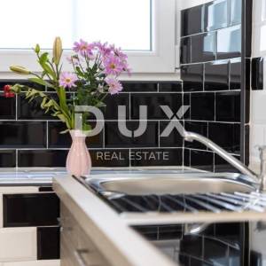 RIJEKA, CENTAR - moderan stan 3SKL/2S+DB s dvije kupaonice i dvije kuhinje