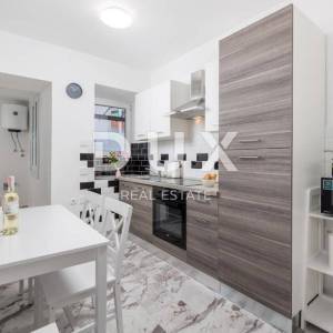 RIJEKA, CENTAR - moderan stan 3SKL/2S+DB s dvije kupaonice i dvije kuhinje