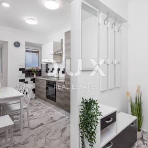 RIJEKA, CENTAR - moderan stan 3SKL/2S+DB s dvije kupaonice i dvije kuhinje