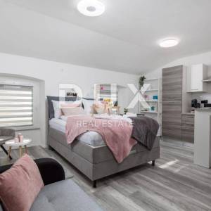 RIJEKA, CENTAR - moderan stan 3SKL/2S+DB s dvije kupaonice i dvije kuhinje