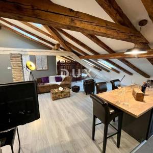 RIJEKA, CENTAR – Prostran i suvremeno uređen stan s pogledom na more na atraktivnoj lokaciji