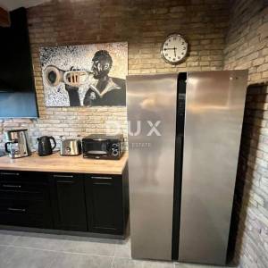 RIJEKA, CENTAR – Prostran i suvremeno uređen stan s pogledom na more na atraktivnoj lokaciji