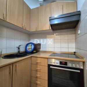 RIJEKA, CENTAR – Stan s pogledom na kazalište i more, u srcu grada