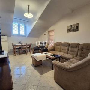 RIJEKA, CENTAR – Stan s pogledom na kazalište i more, u srcu grada