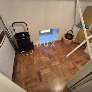 RIJEKA, CENTAR – Stan s pogledom na kazalište i more, u srcu grada