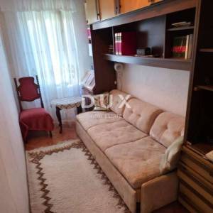 RIJEKA, DONJA VEŽICA – Uređen dvosobni stan s pogledom na more i balkonom