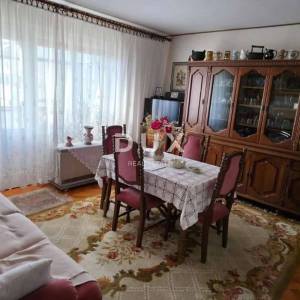 RIJEKA, DONJA VEŽICA – Uređen dvosobni stan s pogledom na more i balkonom