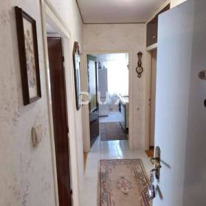 RIJEKA, DONJA VEŽICA – Uređen dvosobni stan s pogledom na more i balkonom