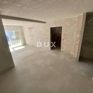 RIJEKA, DRENOVA - ekskluzivan stan 2S+DB u NOVOGRADNJI na 1. katu s balkonom + 2 parkirna mjesta! PRILIKA!