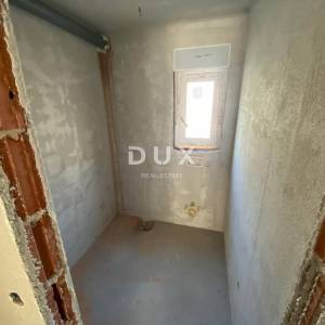 RIJEKA, DRENOVA - ekskluzivan stan 2S+DB u NOVOGRADNJI na 1. katu s balkonom + 2 parkirna mjesta! PRILIKA!